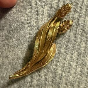 Elegant Gold Leaf Brooch